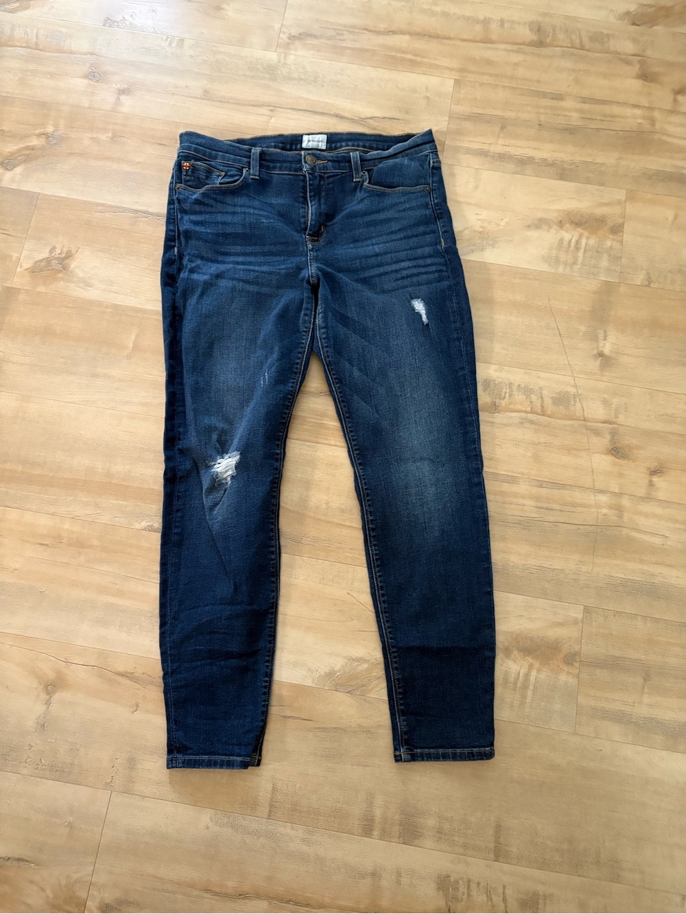 Hudson Jeans Dark Indigo Skinny with Distressed Knees size 32
